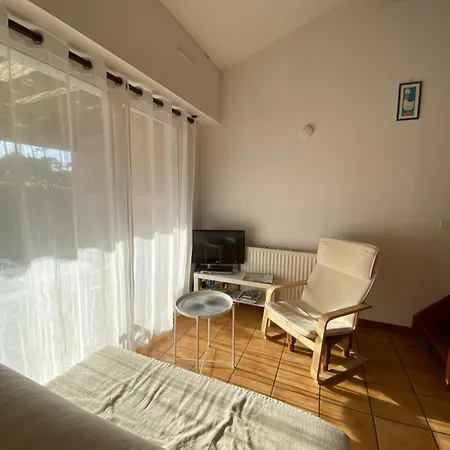 Maison Classee Avec Jardinets A 800m De La Holiday home