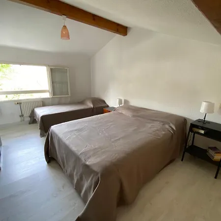 Maison Classee Avec Jardinets A 800m De La